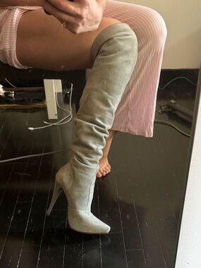 1969 ITALY Over-the-Knee Suede Stiletto Boots.Light Gray. Red soles. Size 8.
